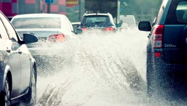 как ездить на автомобиле в дождь